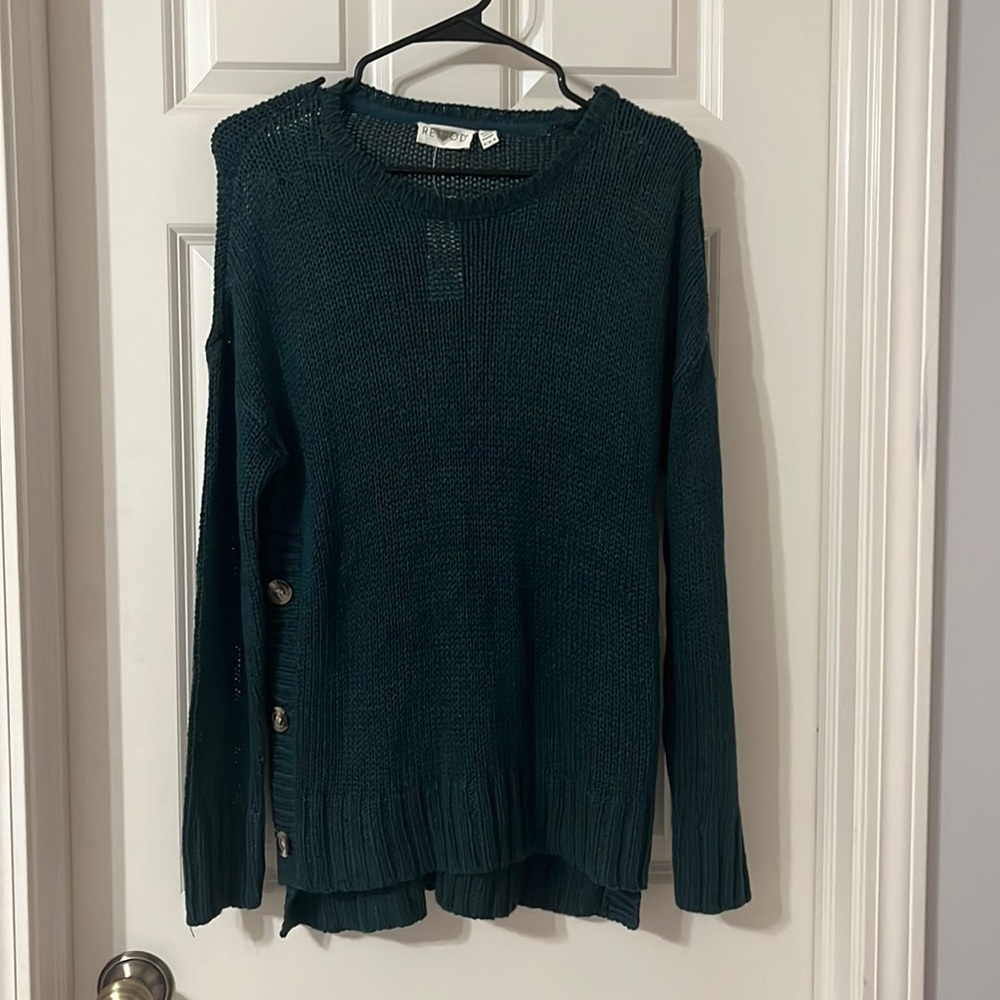 Forest green sweater with button side